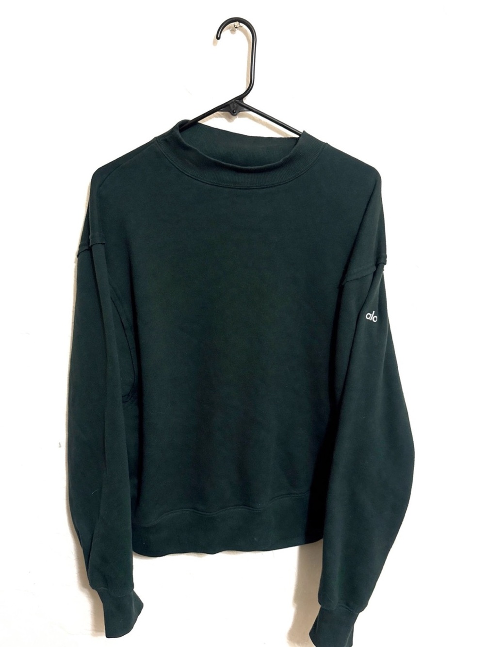 ALO Yoga Women’s  Forest Green Crewneck Sweatshirt- Size M